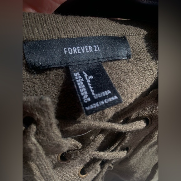 Forever 21 top. Long sleeves - Picture 1 of 3